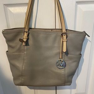 Michael Kors Jet Set Tote Bag